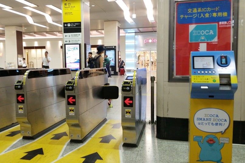 ICOCA card in Kyoto, Osaka, and Tokyo. How to add money for icoca card - recharge station near ticket gate. Backpacking Japan