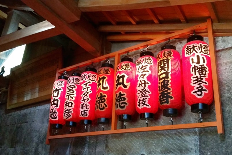 Hanazono inari shrine visit in Tokyo at ueno park for torii gates. Backpacking Japan