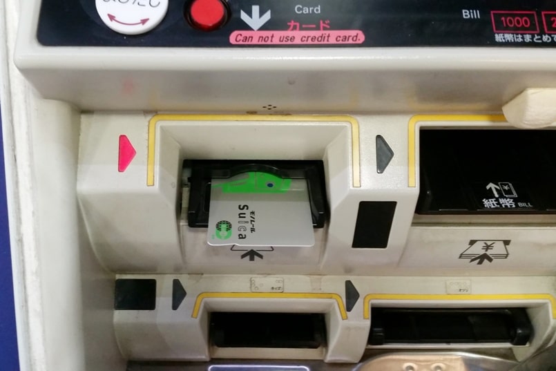 Buy suica card at haneda airport at monorail train ticket machine - Backpacking Tokyo Japan