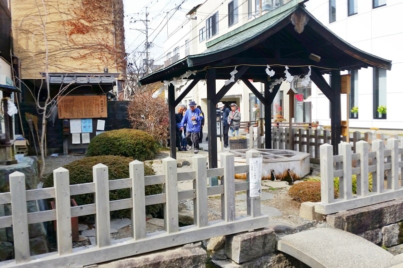 Genchi Well on matsumoto street. natural springs and historic wells. Backpacking japan travel blog