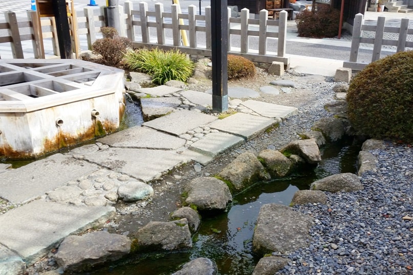 Genchi Well on matsumoto street. natural springs and historic wells. Backpacking japan travel blog