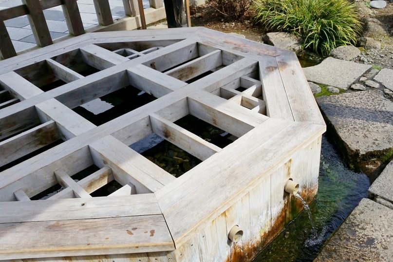 Genchi Well on matsumoto street. natural springs and historic wells. Backpacking japan travel blog