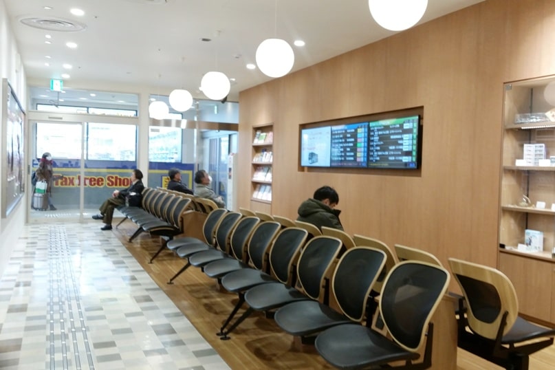 How to get from Matsumoto train station to bus station. matsumoto bus terminal waiting area. Backpacking japan travel blog
