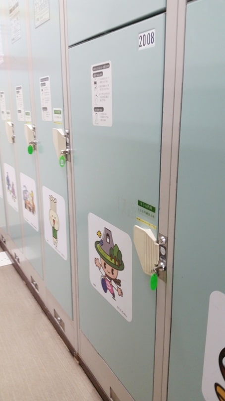 Nagano station coin lockers for luggage storage. size. Backpacking Japan travel blog