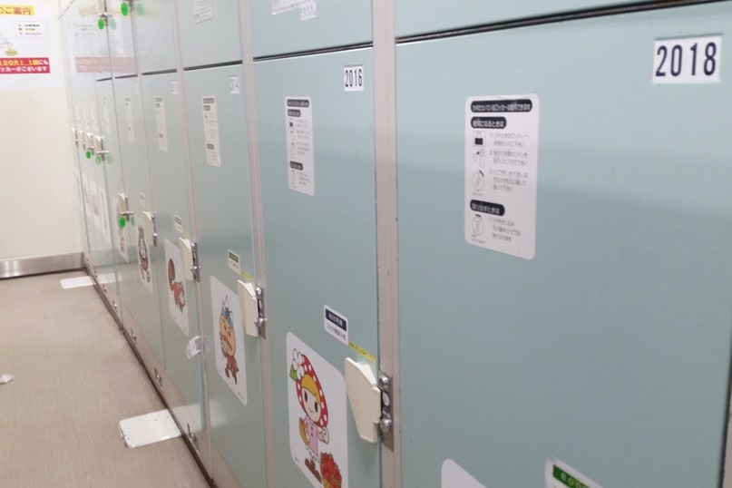 Nagano station coin lockers for luggage storage. size. Backpacking Japan travel blog