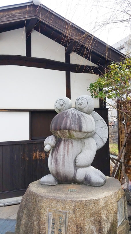 Nawate Street aka Frog Street in Matsumoto Japan. Backpacking japan travel blog
