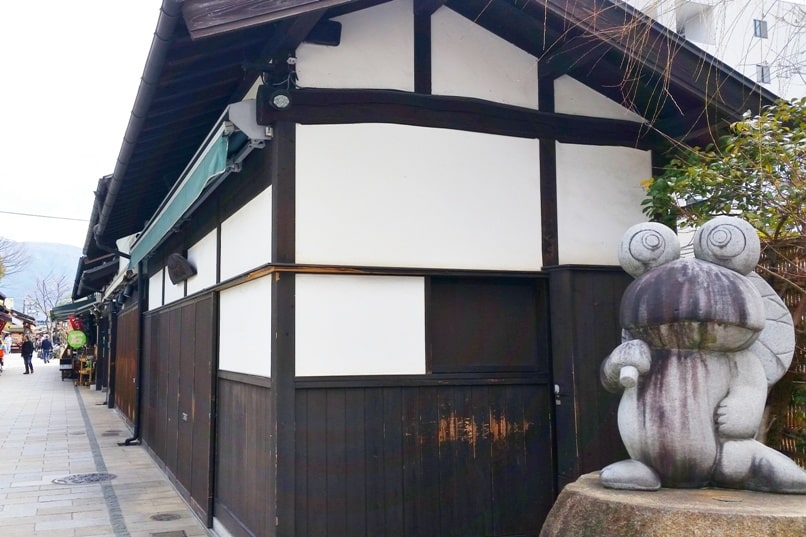 Nawate Street aka Frog Street in Matsumoto Japan. Backpacking japan travel blog