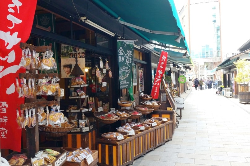 Nawate Street in Matsumoto for Japanese street food snacks in Japan - senbei rice crackers. Backpacking japan travel blog