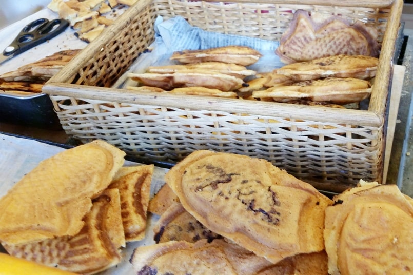 Nawate Street in Matsumoto for Japanese street food snacks in Japan - taiyaki. Backpacking japan travel blog