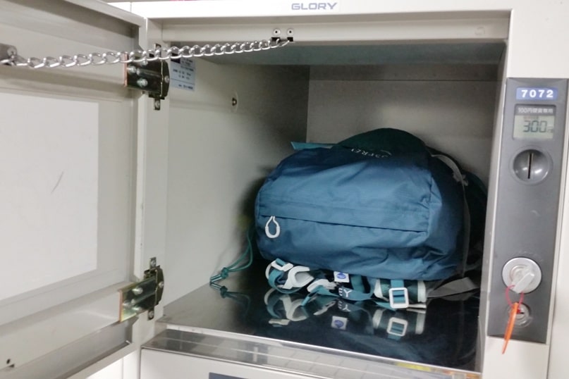 How to use Saga Arashiyama train Station coin lockers. backpacking kyoto japan travel blog