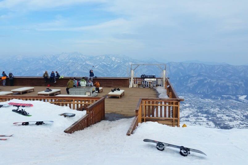 Worst time to visit Japan. Seasons in Japan with crowds: winter in Japan. snow, winter season in Japan. japan travel blog